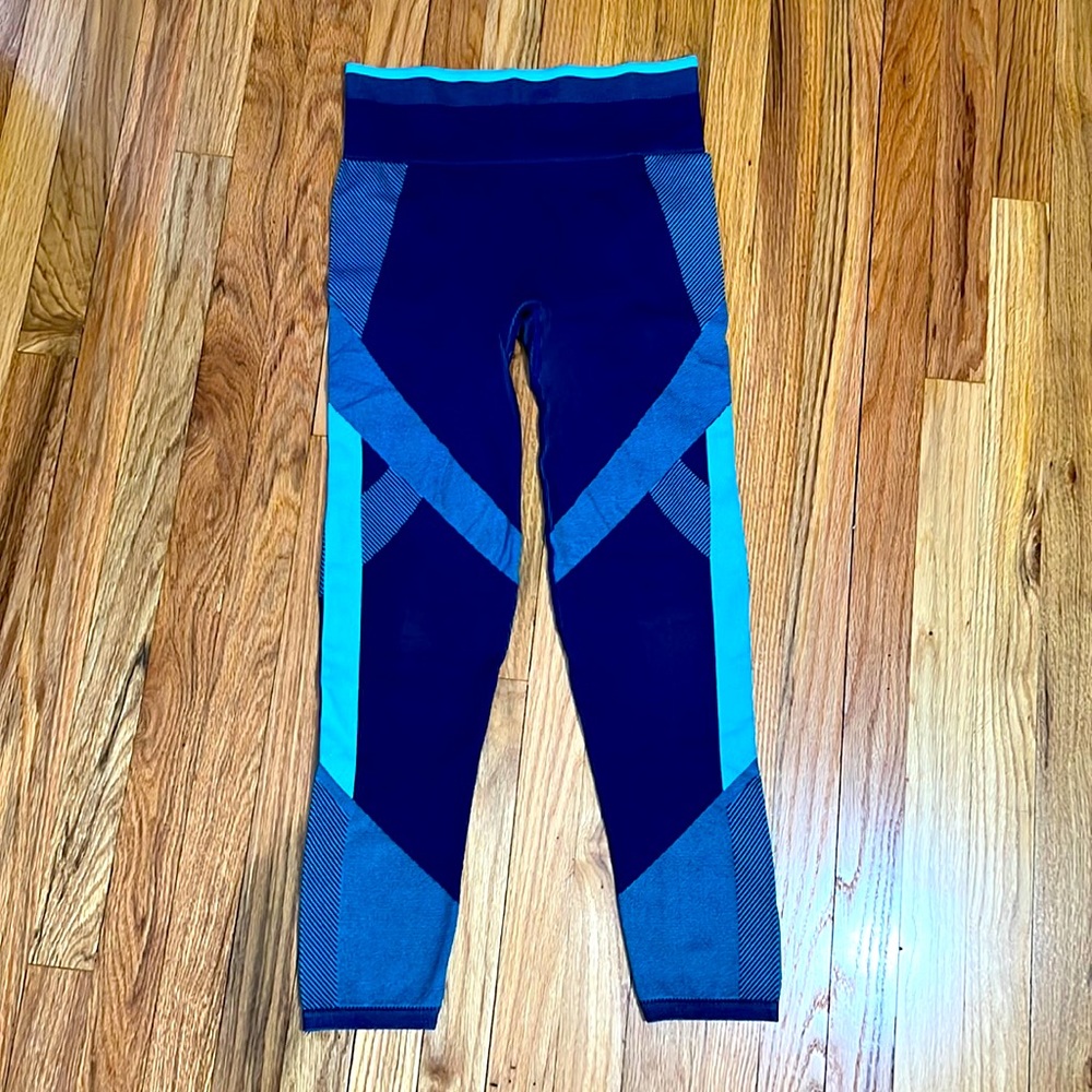 Pink VS cool & comfy leggings size L